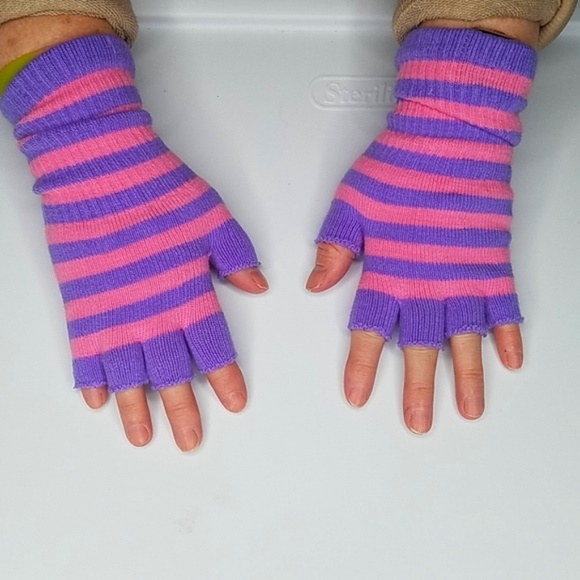 Hollywood Mirror Accessories - Fingerless Gloves Women Girly Girl Pink Purple Stripe Texting Smoking Fashion
